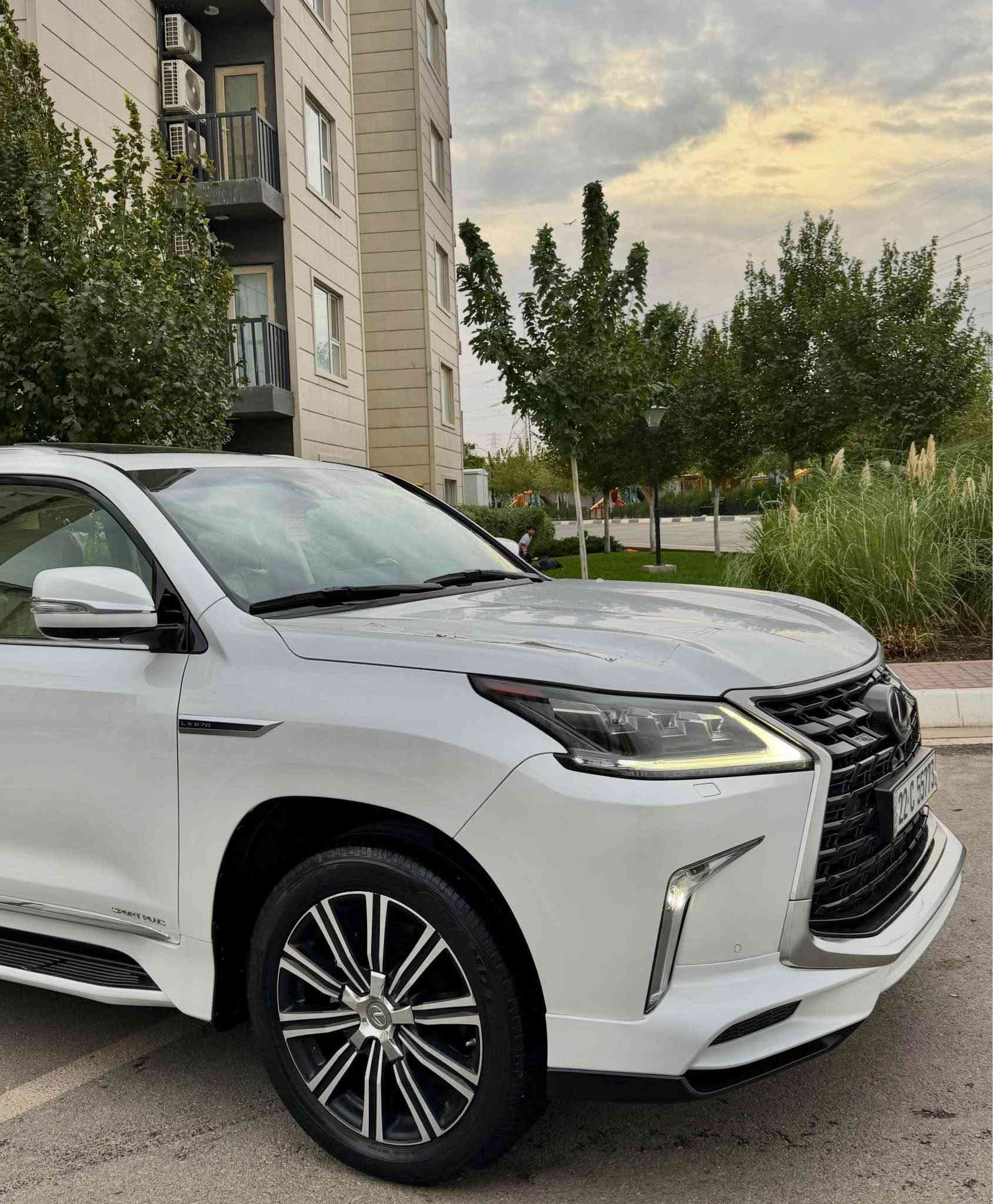 لكزس LX 570 • ٢٠١٧ • ٩٧٠٠٠ كم
