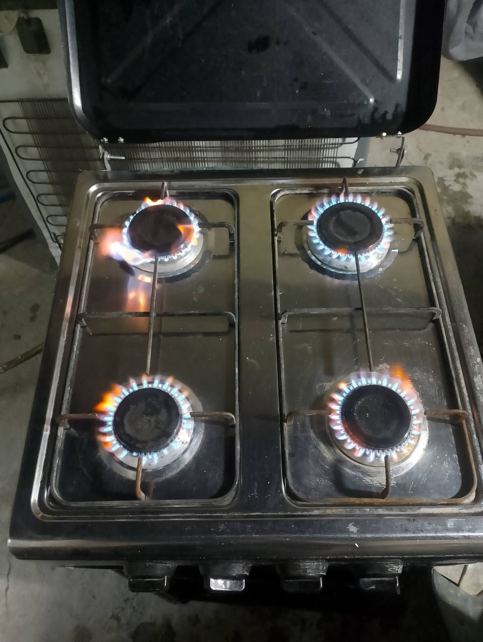 طباخ ابو ميز أربع مشاعل على فحص 35نضيف مكان نجف حي العسكري شارع سبيس ***********
