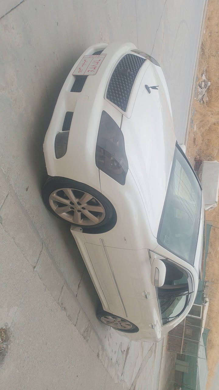 شاهینە سەدەف موس ٢٠٠٧
١٨٠ مەکینە بچوکی گێڕ گەورە
سڵایدو ئاوێنە ئیشارەت
یەک دەسە سەیارەی مەعرەز نیە
هەتا بڵێی پاکو بێمەسرەفە
چوار تایە لۆک
پاتری لۆک
هەموو شتێکی بەشەرتە
***********
