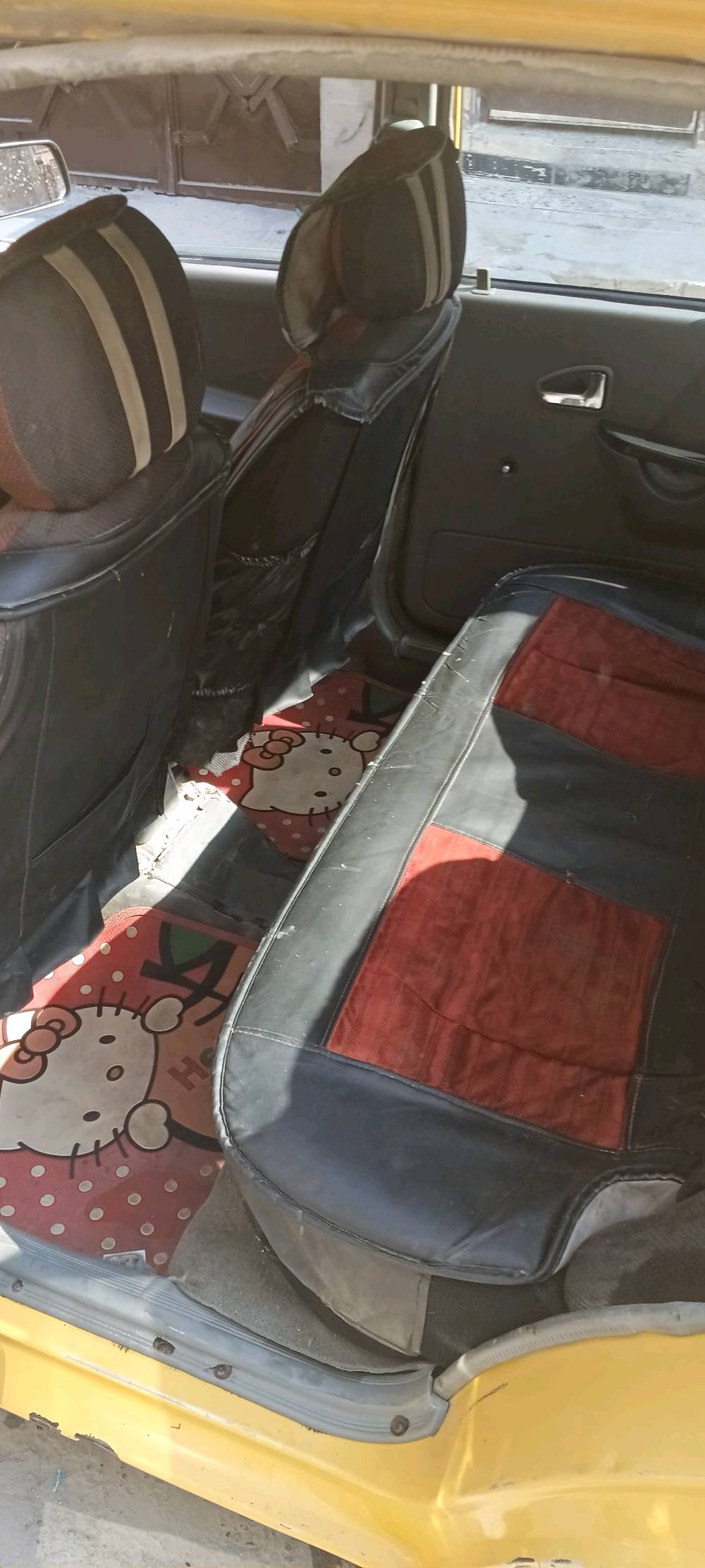 السلام عليكم سايبه ٢٠١٢ للبيع كشر كدام العين مكينه نضيفه راعيهة موجود السعر ١٥ وبيها مجال للاتصال *********** واتساب