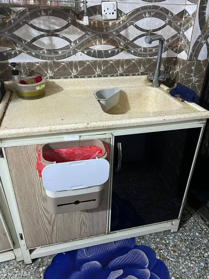 كاونتر ألمنيوم للبيع نضيف سنك مرمر  سعره 350 وبي مجال بسيط مكانه بغداد واتساب ***********
