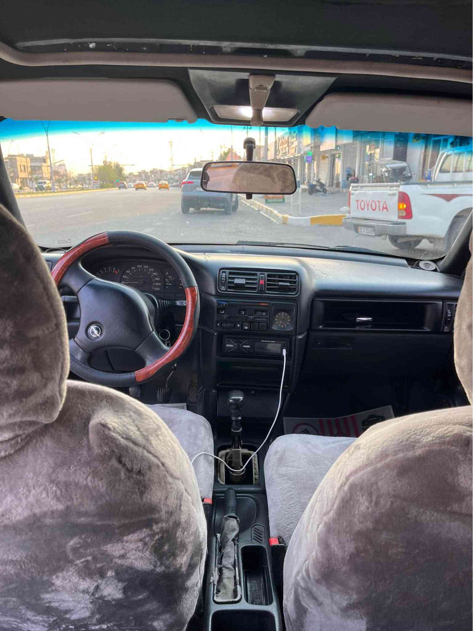 سلام عليكم 
اوبل موديل ١٩٩٢
حجم ١٨
بدون ضرر 
تايرات جديد 
كهرباي كلة شغال 
سقف سلايت 
قفل مركزي 
كير محرك شرت 
سيارة مال جناي جاهز 
سعر 35بيها مجال 
*********** كركوك, العراق
