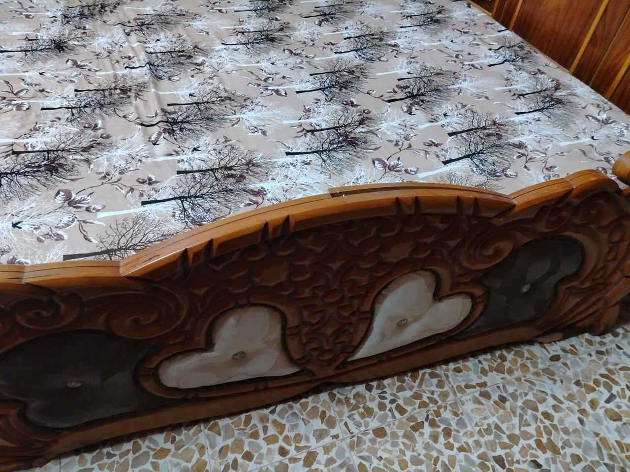 غرفة النوم نضيفه حيل البيع سعره مليون العنوان حي سومر ١١٢ اتواصل  ***********
