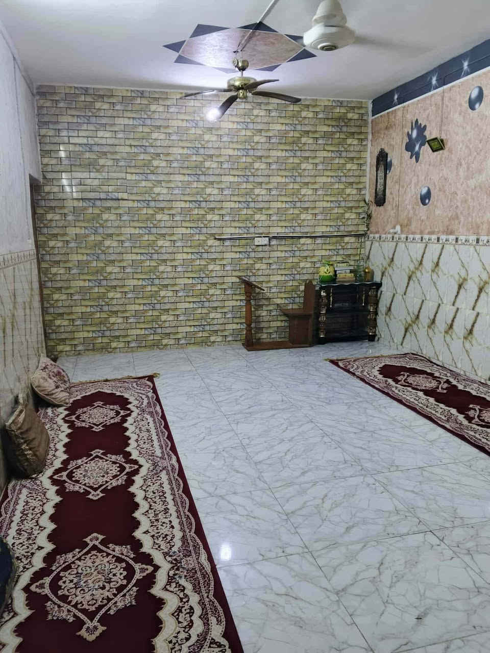 السَلٱمٌ عـَلـْيگمّ-ۈرحـْمّـٌة ٱللـّہ ﯙبُرگـّاتہ
يعلن   مكتب   علي الشمري  للعقار  
عن  وجود   بيت   للبيع  
الموقع   العلگايه  بقاطع المستشفى   
المساحه  150
طابو   صرف   البيت طابقين 
يتكون   م̷ـــِْن ثلاث غرف نوم   وصالتين كبار   ومطبخ  واستقبال   كبير  وصحيات 
البيت   جاهز   م̷ـــِْن  كل  شي    
السعر   125   وبيه   مجال  بسيط   

للاستفسار. اكثر زورونا 
   
***********
