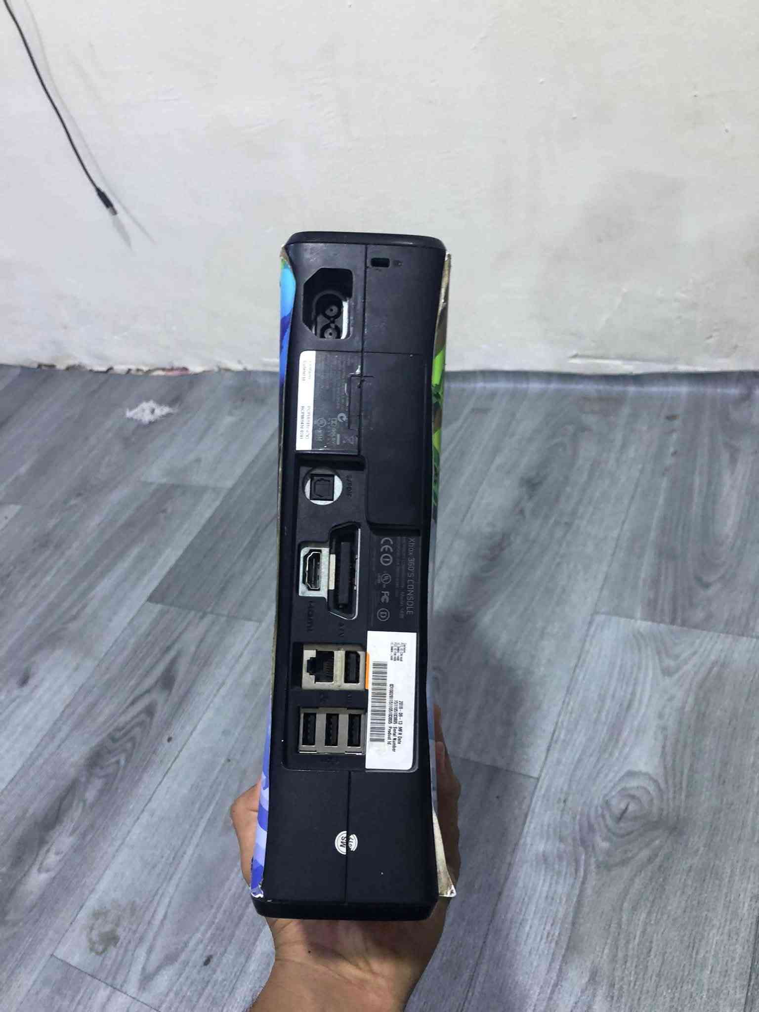 اكس بوكس 360 نفول نضافه كامل ملحقات بس نقصه محوله سعرها 15 بي 25 لعبه كلهن قويات جوستك 2 الصليات ول سعر 90 مكاني بصره كرمت علي ابصخير رقمي ***********
