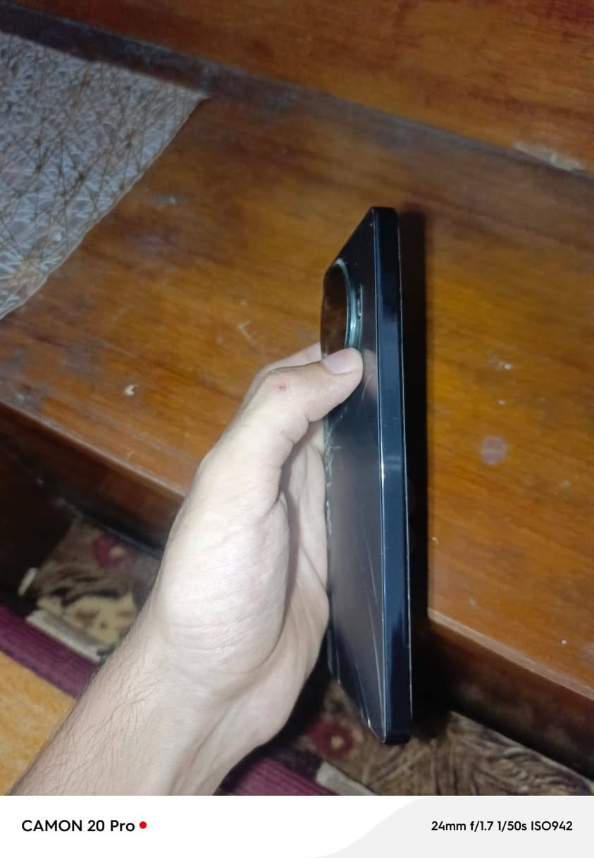 السلام عليكم، CAMON 30 PRO 5G عشوائية 12 ذاكرة 256 جهاز بلادي ما مفتوح فقط ظهر مفطور مابي أي خلل كلة شغال جهاز نظيف جداً عدا الكسر الس بالظهر ملحقاتة كاملة كارتون وشاحن 100واط اصلي وكارتون وكفر للبيع او مراوس قييم باليرضي الله مكاني فلوجة واتساب ***********
