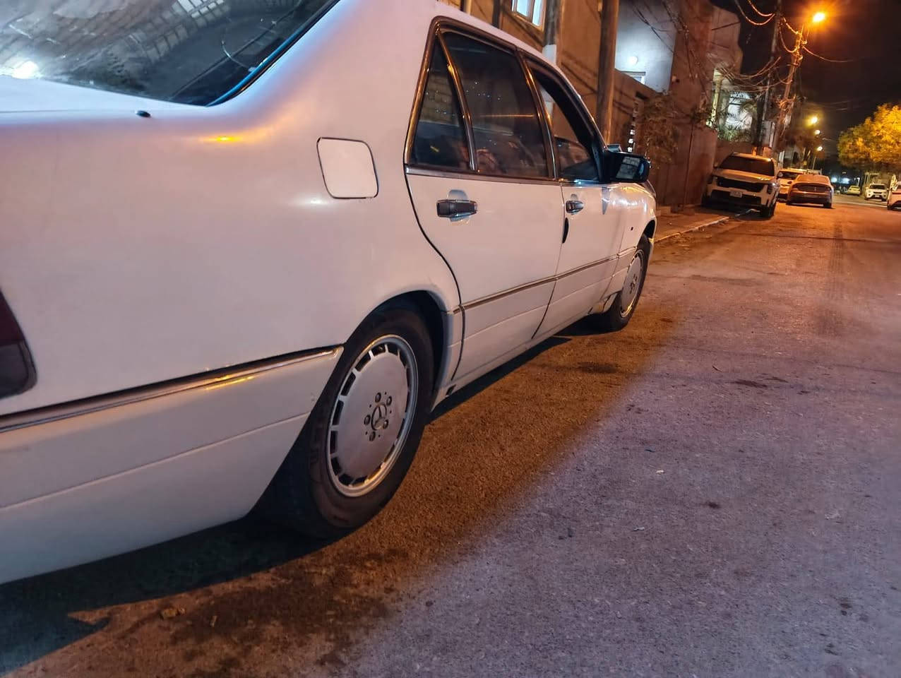 سلام عليكم مارسيدس للبيع
بيه البنيد طاير بس بنيد بدل واطلع وين ما تريد مكينه حلوه كير كهربائيات شغاله 
للاستفسار***********
مكاني نجف
