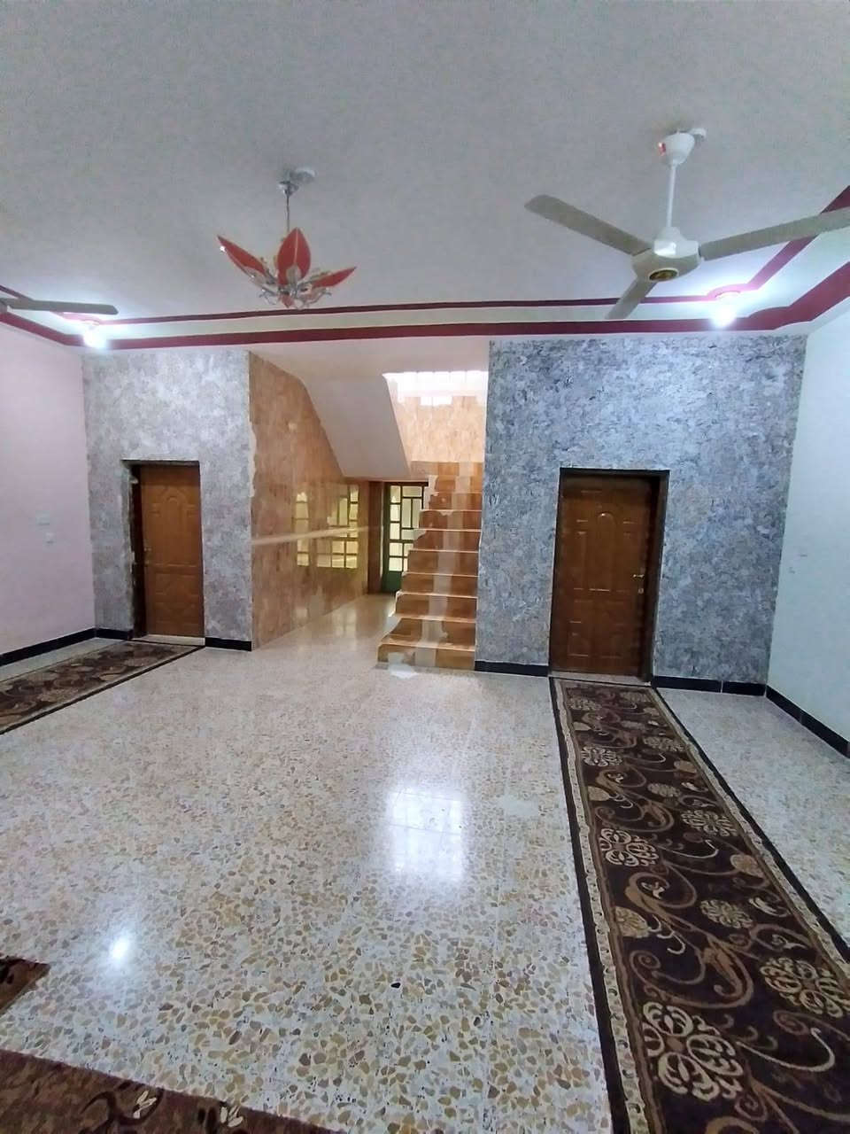 السلام عليكم ورحمة الله
مساحة البيت 2000 متر مساحة البناء تقريبا 400 متر جميع الخدمات متوفرة ماء اسالة كهرباء وطنية ومولد جنس العقار عقد 117 السعر 130 مليون قابل لتفاوض .
العنوان/ الرمادي جزيرة الخالدية قرب الخط الدولي السريع اخوكم محمدالنداوي ***********
