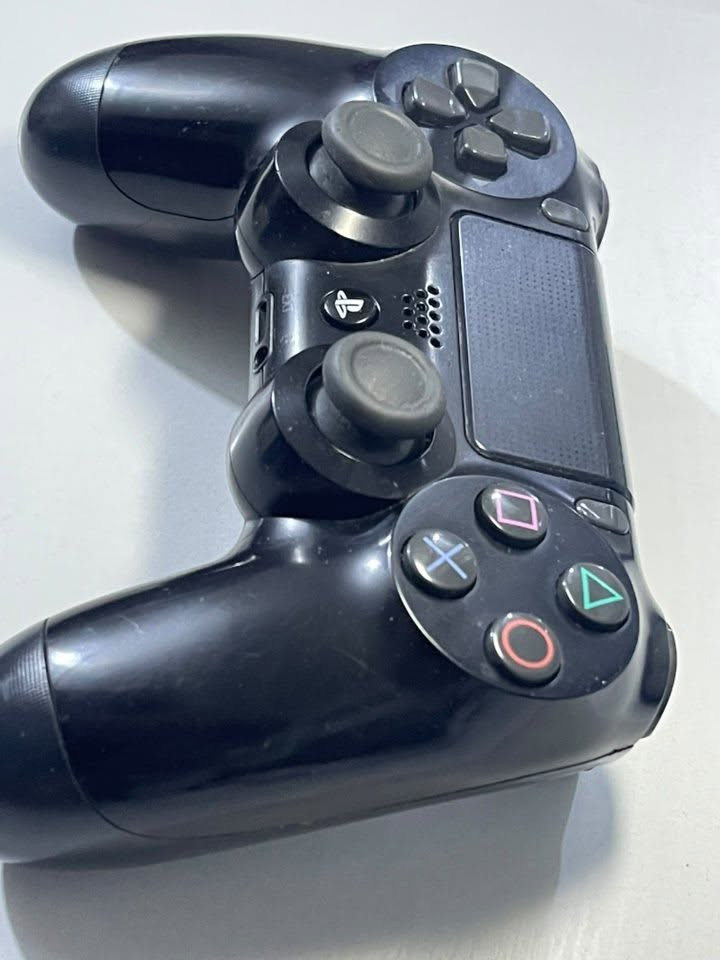 جوستك ps4 اصلي 

•ضمان ماكو اي خلل بالكير او الازرار او البطارية

السعر ٢٥ الف عنواني بغداد الشعلة ***********
