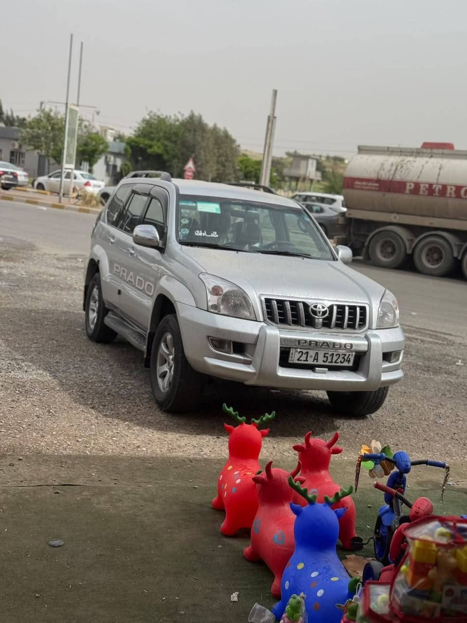 السلام عليكم
لاندكروز برادو مديل ٢٠٠٧ مكفولة من الصبغ والضربة تبريد ٣ قطع ٧ راكب سبير تعليك منضومت زنون كلش قوية شاشة اندرويد  سيارة كلش جديدة احلة من الصور العنوان بغداد الزعفرانية
***********
سعر مناسب جدا
