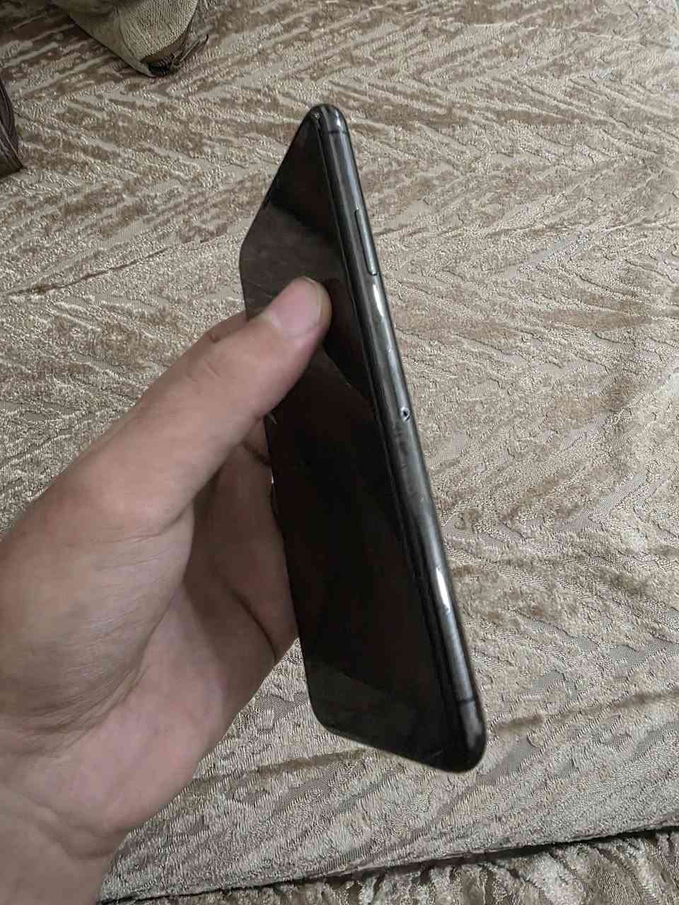 آيفون 11 برو ماكس • ٢٥٦ • بطارية ٧٤