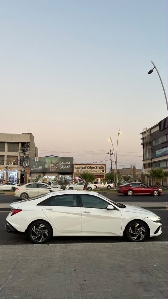سلام عليكم 
النترا وارد امريكي موديل 24 حره رقم بغداد مشروع وطني السياره بااسمي تحويل ثاني يوم
السياره فول مواصفات وحادثها بنيد وجاملق صفحه اليمين ومبدلات ابلادي  وبيها بارد بجاملق بصفحه اليسار

ماشيه 49 

المواصفات:

• محرك ٢٠٠٠ سي سي، ٤ سلندر
• قير أوتوماتيك 
• فتحه شباك
• دفع أمامي
• تبريدثلاجه
• طخم تاير جديد
• دوشمه كنشات وارضيه اصليه
• نظام مانع انغلاق الفرامل
• نظام الثبات الإلكتروني
• نظام التحكم بالجر
• مساعد صعود المرتفعات
• كاميرا خلفية
• شاشة كبيرة ١٠٫٢٥ إنج
• تشغيل أبل كار بلاي
• تشغيل أندرويد أوتو
• بلوتوث
• نظام صوتي بست سماعات
• منافذ يو إس بي
• تحكم صوتي 
• مثبت سرعة
• سكان متعدد الاتجاهات
• دخول ذكي 
• تشغيل زر
• تكييف أوتوماتيك
• تحكم منفصل للتكييف
• مرايا كهربائية
• مرايا مدفأة
• شبابيك كهربائية
• مقاعد قماش
• مقاعد خلفية قابلة للطي
• منفذ يو إس بي خلفي
• تحذير النقطة العمياء
• تحذير حركة المرور الخلفية
• المحافظة على المسار
• تحذير مغادرة المسار
• تحذير الاصطدام الأمامي
• فرملة طوارئ أوتوماتيكية
• تنبيه انتباه السائق
• مراقبة ضغط الإطارات
• وسائد هوائية متعددة
• نظام منع تشغيل السيارة
• نظام إنذار ضد السرقة
• وتشغيل عن بعد 

بعد مواصفاته معروفه 
سياره جديده للاستفسار ع الرقم *********** بيه واتساب 

السعر 157 وبيها مجال كلش قليل
