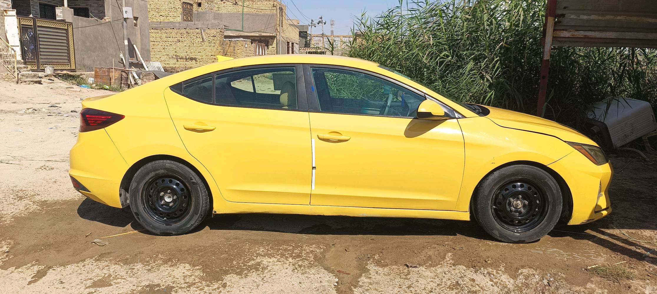 السلام عليكم 
النترا وارد امريكي 
موديل 2019
مكينة مفتوح 
محرك 2000
ماشية 77 الف م
مصفرة هيئة وغرامات
رقم بغداد 
السيارة جاهزة من كلشي
مكاني ديوانية 
للاستفسار على الرقم ***********