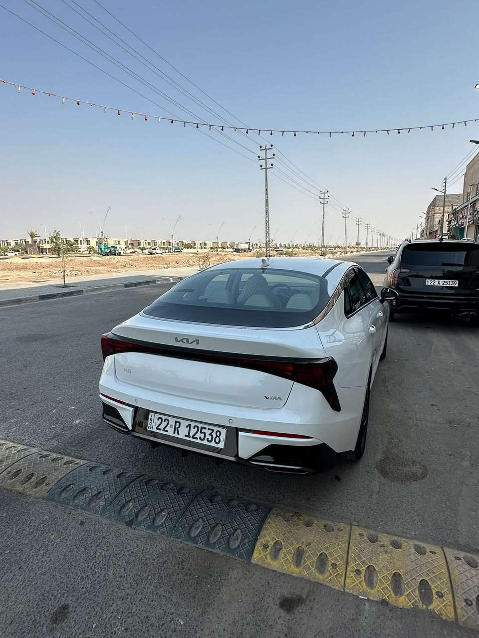 سلام عليكم سياره k5 خليجي ماشيه30km بعدها زيرو سياره حيل نضيفه وعلى ايدي بعدها حته بجياس الشركه بيها دحجه جدا بسيطه  سعر السياره 198 ورقه وبيها مجال جدا جدا بسيط  مكان السياره البصره شط العرب ***********
