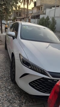 byd كن بلاس أبيض داخل زيتوني رقم بغداد بأسمي ماشيه ١٦٠٠ كامل ملحقاته ب...
