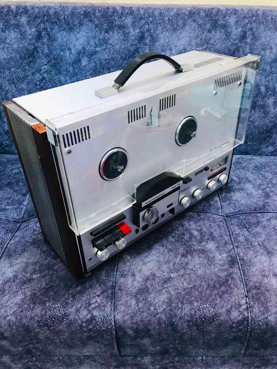 للبيع 🎼
من شركة تلفونكن المانيا 
MODEL-TELEFUNKEN-204 TS
🇩🇪 1968 Germany صناعة المانيا 
الجهاز نظافة 95 % 
الجهاز ناطق 🔊🔊  
7- INCH
4-TRACK STEREO
للاستفسار اكثر مراسلة الصفحة 
وات ساب *********** اتصال ☎️
