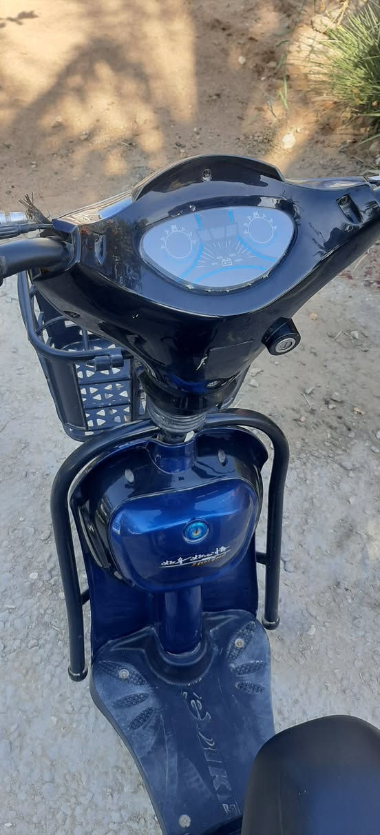 بيسكل شحن بطارياته عاطله يعني بدون بطاريات سعره ١٠٠ الف بصره قضاءالمدينه ***********
