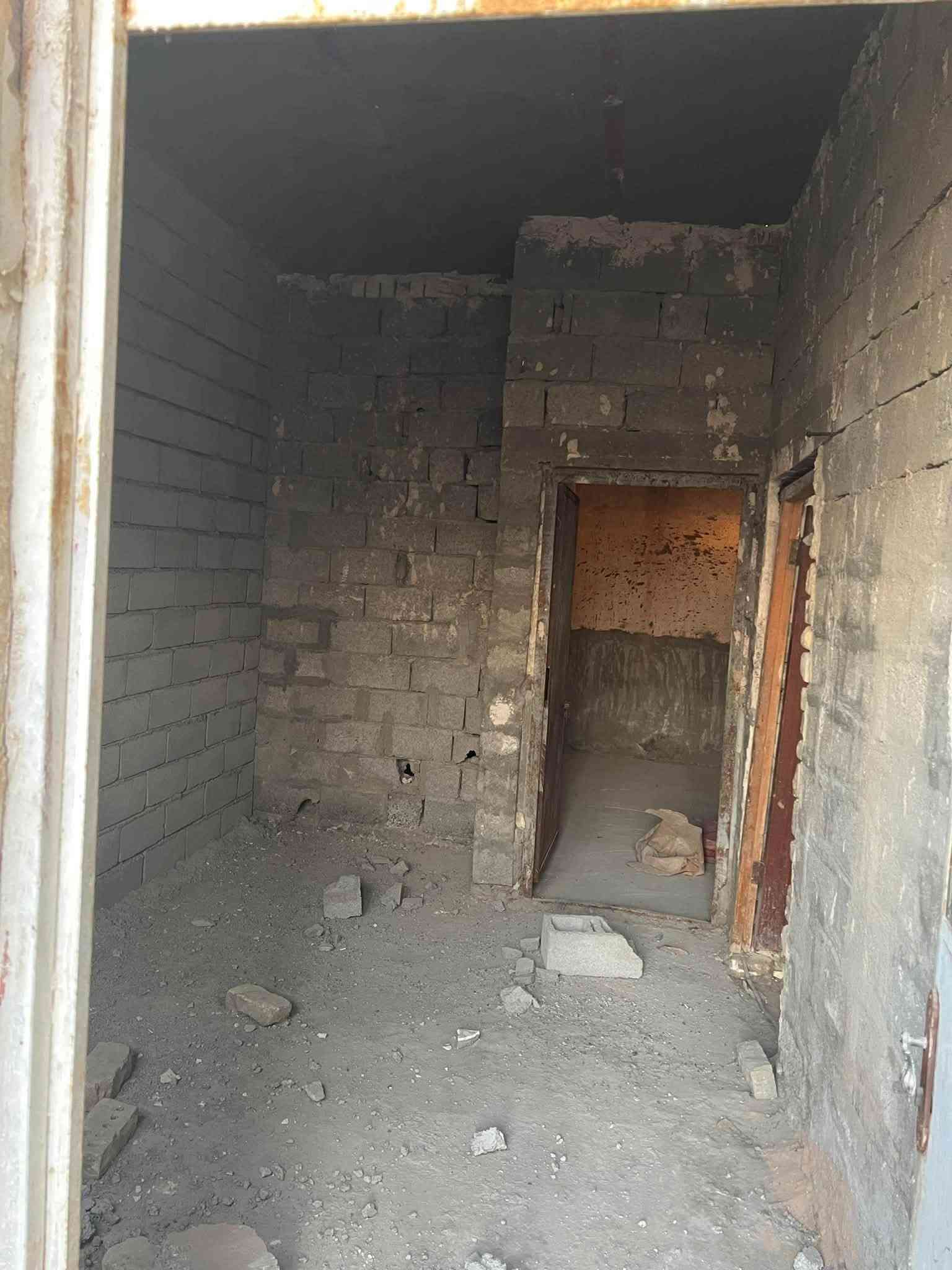 السلام عليكم بيت للبيع مساحه 120 متر اصولي سبع قصور نهاية شارع ابو جاسم المالكي خدامات كامله عوزه ترميم بس السعر 20 وبي مجال الاستفسار *********** موجود خاص وواتساب
