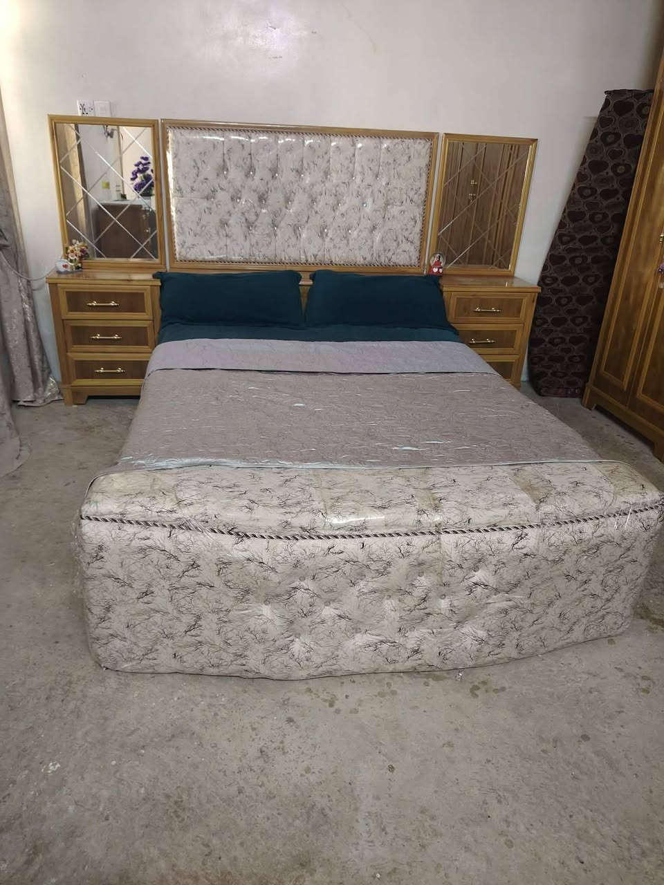 غرفه خشاب جديده صارلها شهر من فصلتها خدش مابيها
سعر مليون و600 
استفسار ***********
