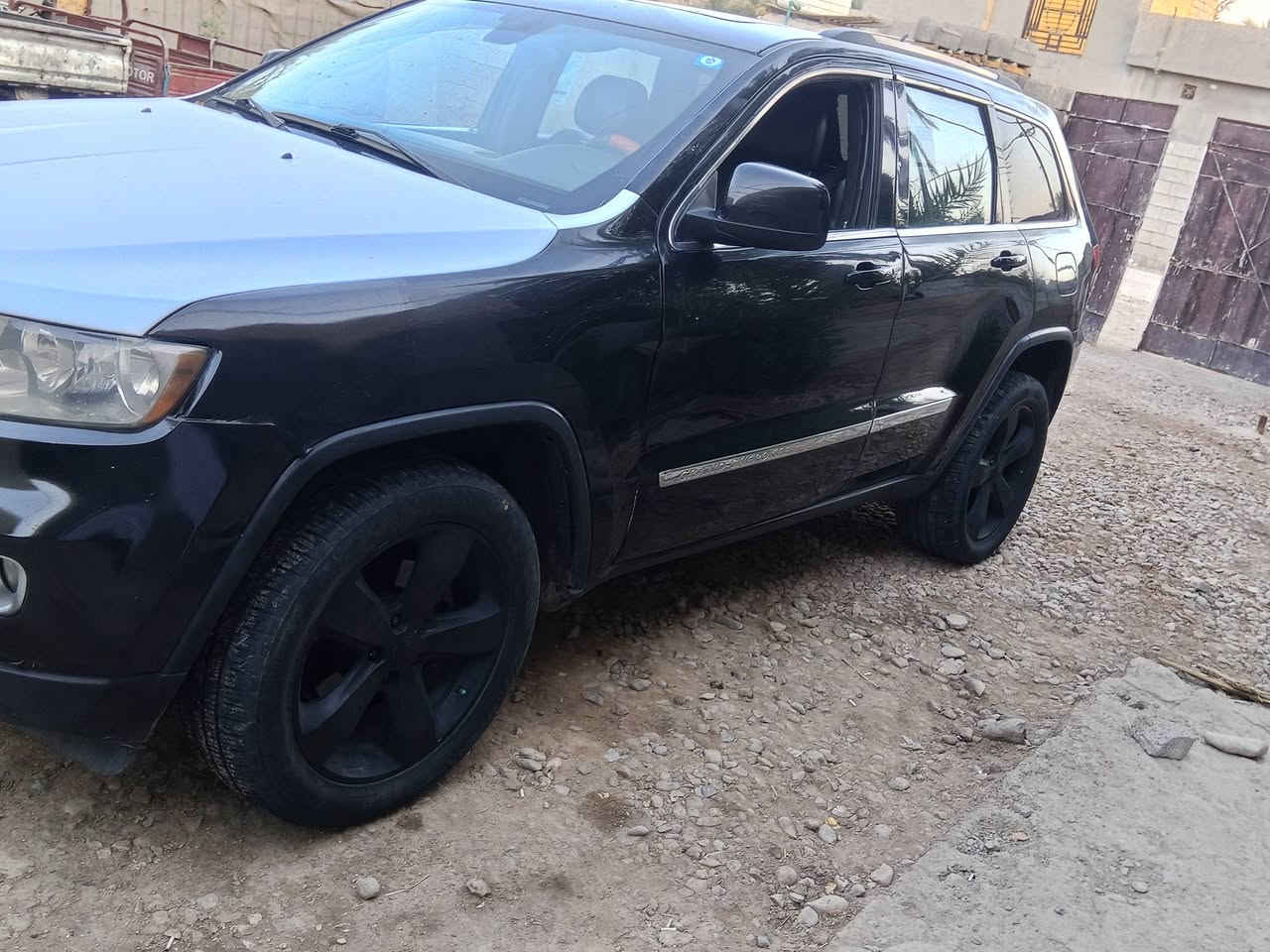 جيب للبيع او للمراوس مع أقل من سعرها موديل 12 بغداد بسمي سنويه مجدده 30 هزه جديده مكينة وكير وحداده وتبريد كله جديد تخم تاير جديد سياره ممخلي بيه نواقص نهائيا وعلى ايدي مداريه باتري جديد اميرون ضمان سنتين ضرر سياره جاملغ وباب السايق صفحه يعني هذا ضررها وهنا باب خلف السكن بيه طخه صغيره بعدها ممصلحه ممبينه وصبغ عام اثر جراد فقط لا كلبه ولا تاجيه ولا اي حادث غير الي مذكوره فقط مكاني واسط الصويره *********** السعر 120 وبي مجال بسيط
