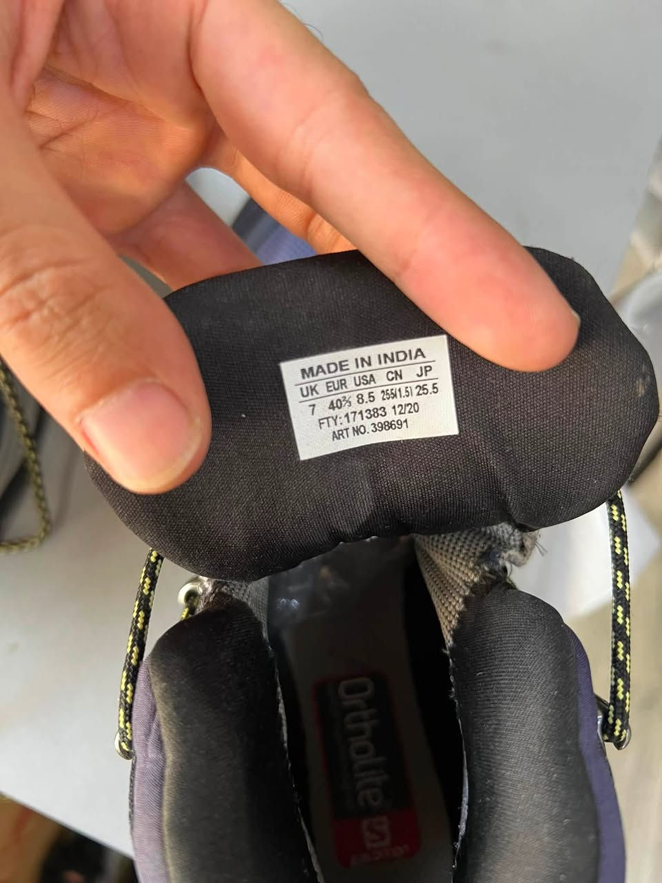 salomon
size_40_25.5cm
orginal
بالە مستخدم 
نظافە%100
توصیل جمع
***********
