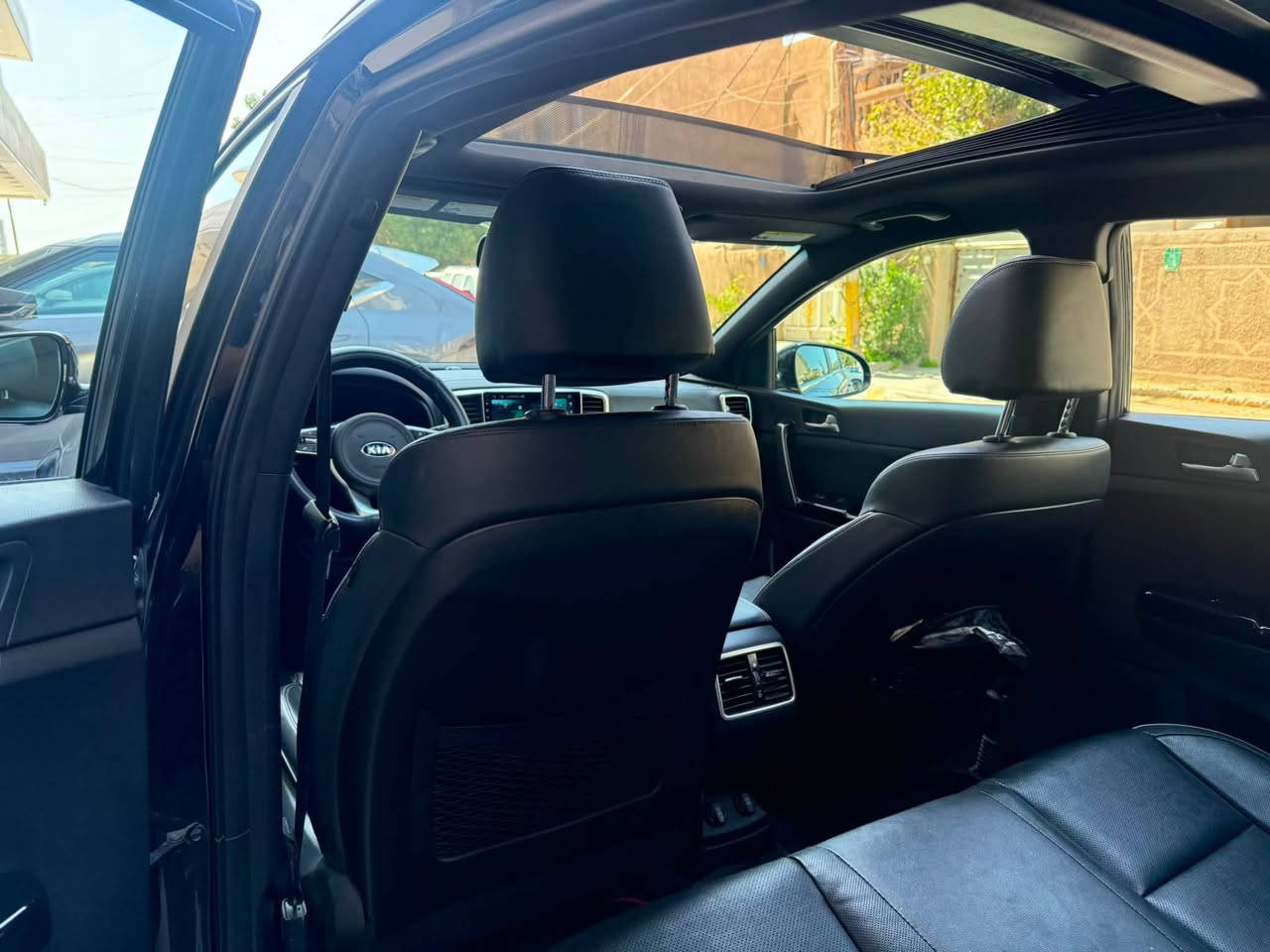 السلام عليكم
للبيع سبورتج موديل ٢٠٢٢ فئة SX Turbo فول فول فول مواصفات ماشية ٥٠ ميل السيارة جديده بمعنى الكلمة لحد هسه بتايرات امريكا المشلن وضربتها طعجه خفيفة بالجاملغ الامامي تعتبر كلين تايتل رقمها اربيل مميز جدا ومواصفاتها : بانوراما // كشنات جلد بلادي // كشنات تدفئة و تبريد // بصمة // LED لايت بلادي // فور ويل // جنطة كهربائية // كروز كنترول الذكي Adaptive cruise control // شحن وايرلس // كشنات كهرباء // مرايا جانبية كهربائية // ويل ١٩ بلادي // ستيرن تدفئة // رادار امامي و خلفي // تحديد و تحذير خروج مسار // سستم صوت هارمن // مكان السيارة بغداد العرصات وسعرها ١٨٥ وبيها مجال بسيط جدا رقم الهاتف *********** وبيه واتس
