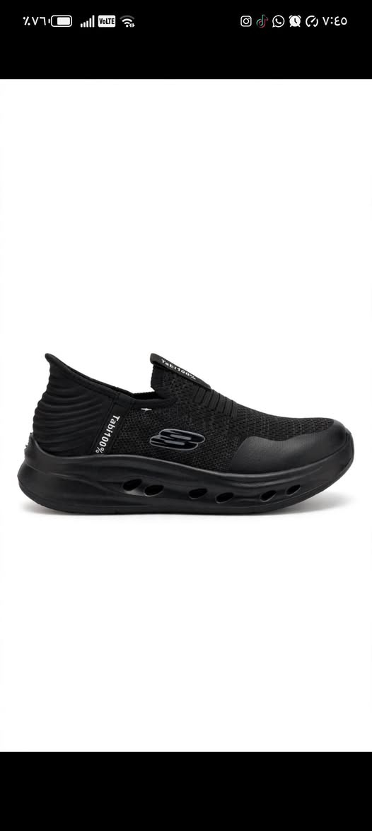 سكجر ماستر كوالتي طبي قياسات 40 /45
كرته وقيطان

نص مكتوب في الصور:
- SKECHERS GORUN MAX CUSHION | ULTIMATE COMFORT
- SKECHERS GORUN MAX CUSHION GORUN Patch MAX Cushion Midsole ULTIMATE COMFORT. DYNAMIC PERFORMANCE. High-Traction Outsole
