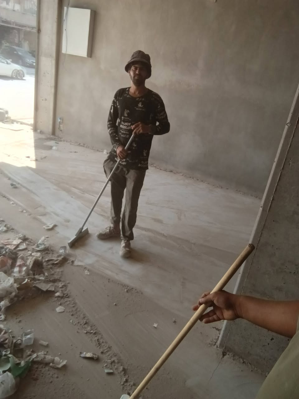 رحم الله والدي اللي عنده شغل يقول لي احنا اثنين عمال على باب الله ايش عنده شغل تصيد مواد تنظيف كل شيء نشتغل ***********
