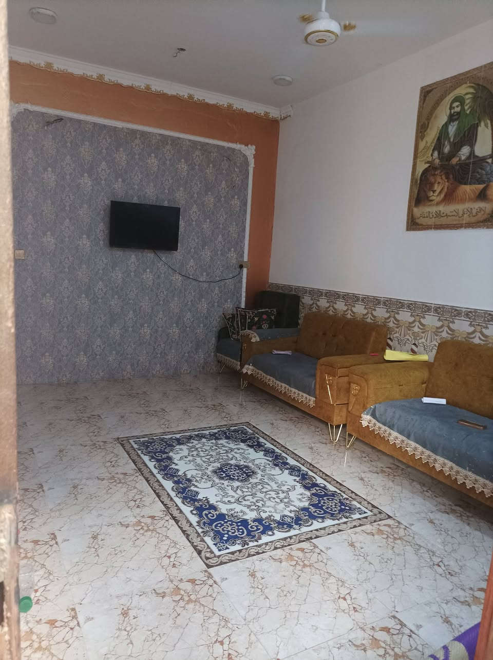 السلام عليكم ورحمه وبركاته
بيت زراعي للبيع المساحه 135متر  غرفه وصاله ومطبخ واستقبال وصيحات خارجه بناء حديث 2021   طابوك صب كونكريت خدمات كامله  ماء مجاري انترنت ضوئي العنوان منطقه المختار خلف علوه السمج @السعر 130 باقي التفاصيل اتصل وتدلل ***********
