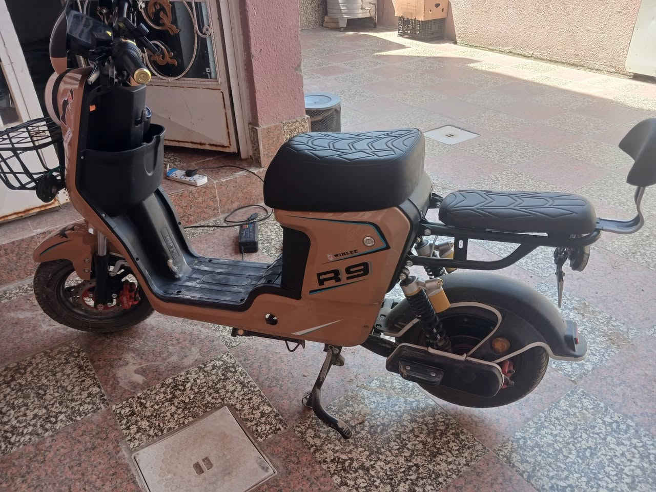 السلام عليكم دراجه R9جديدة كامل الملحقات شخط ما بيهه جديده  السعر 525 
*********** 

واتساب***********
