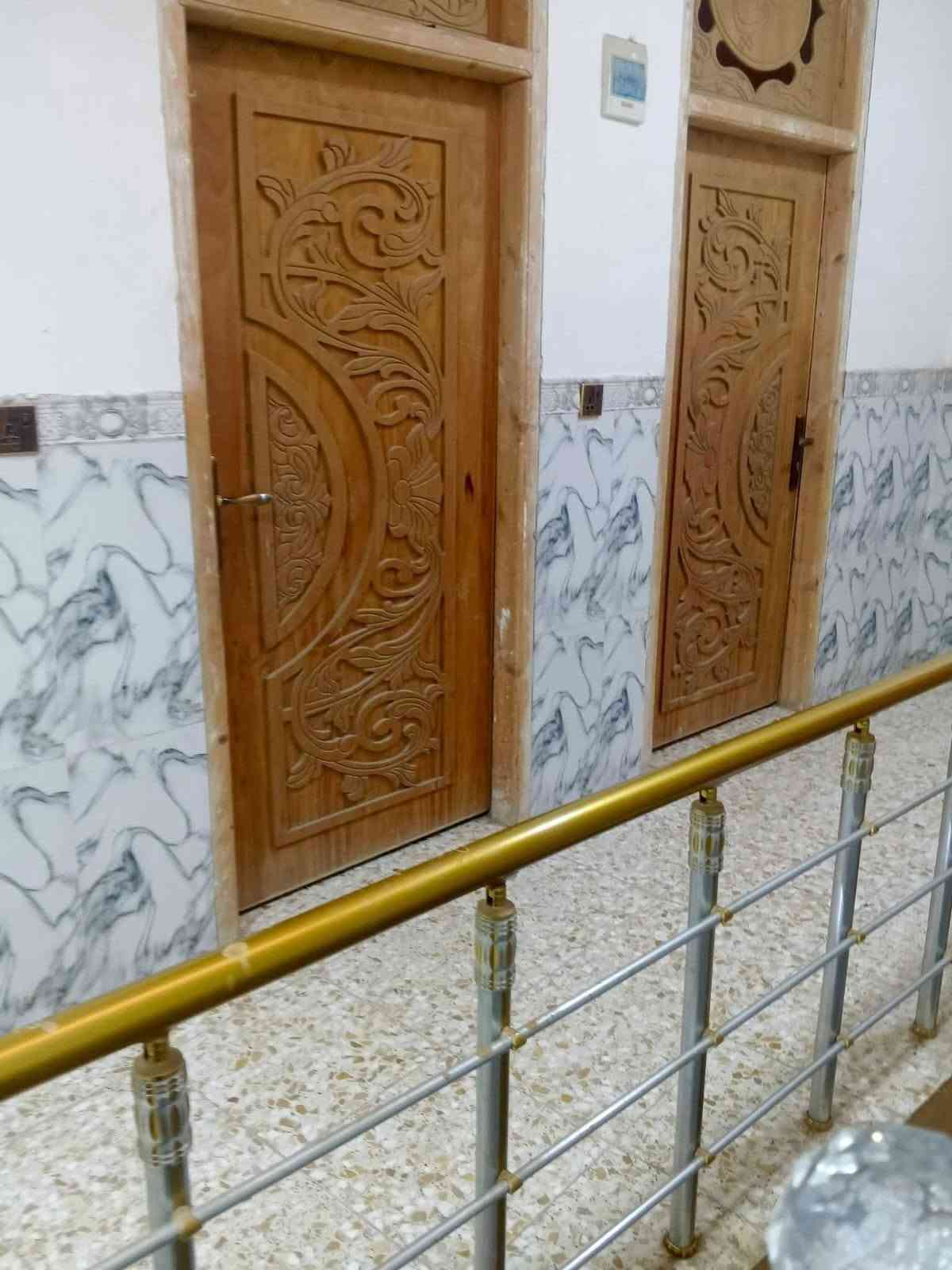 دار للبيع المساحه 100 متر بناء نضيف السقف كونكريت مسلح والارضيه سيراميك 

كافه الخدمات متوفره ماء وكهرباء قريب ع شارع العام 

📍 الموقع حله سياحي قرية الساده قريب ع فرن الصمون 

📞 للاتتصال ***********

📞 للاتصال ***********
