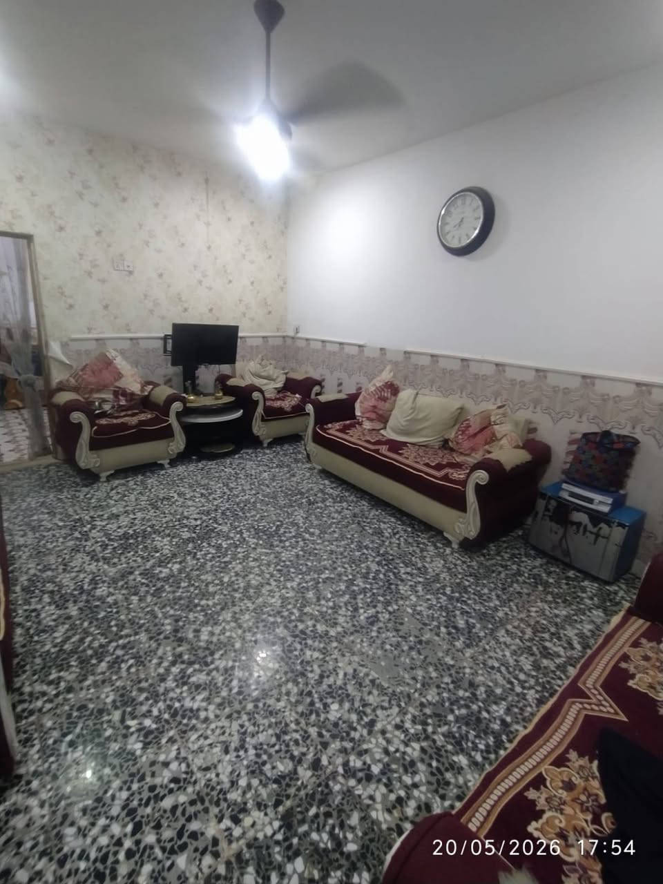 🏡 للبيع – دار سكن
📍 الموقع: بابل – الحلة – شارع 80 (جهة كربلاء)، خلف نون مول، باب الخروج، خامس فرع.

📐 المساحة: 200 متر مربع.

🏠 تفاصيل الدار:
• غرفتان.
• صالة.
• هول.
• مطبخ.
• منور بطول البيت.
• حديقة.
• طارمة. 

📞 للاستفسار والمزيد من التفاصيل:
***********
