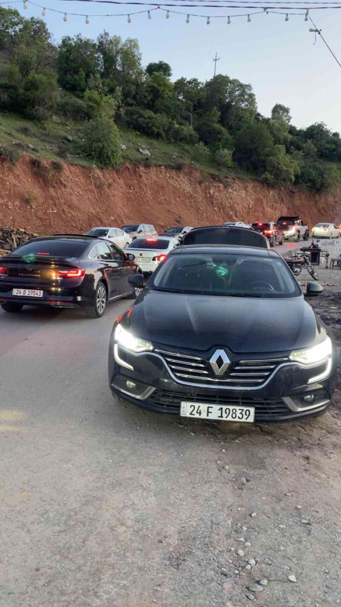 🚗 للبيع | Renault Talisman Initiale Paris 2018 | أعلى فئة (Full Option)

شركة مهند .....

🔹 الموديل: 2018

🔹 ناقل الحركة: أوتوماتيك EDC دبل كلتش 7 سرعات

🔹 اللون: أسود

⭐ أعلى فئة Initiale Paris – فول مواصفات بدون استثناء

المواصفات الخارجية: ✅ فتحة بانوراما كهربائية كاملة

✅ مصابيح LED PURE VISION الأصلية الذكية

✅ تشغيل وإطفاء أوتوماتيكي للأنوار

✅ حساسات مطر

✅ مرايا كهربائية مع طي تلقائي

✅ نزول المرايا تلقائياً عند الرجوع للخلف (Reverse Tilt)

✅ إضاءة ترحيبية خارجية وداخلية

✅ جنوط ألمنيوم 18 إنج

المقصورة: ✅ مقاعد جلد Initiale Paris الفاخرة

✅ مقعد السائق كهربائي مع ذاكرة

✅ مقعد الراكب كهربائي

✅ تدفئة المقاعد الأمامية

✅ تبريد المقاعد الأمامية

✅ مساج للمقاعد الأمامية

✅ تدفئة المقاعد الخلفية

✅ مكيف أوتوماتيك ثنائي المناطق

✅ نظام تنقية وتلطيف هواء المقصورة

✅ إضاءة داخلية Ambient متعددة الألوان

التكنولوجيا: ✅ شاشة R-Link كبيرة تعمل باللمس

✅ شاشة عدادات رقمية كاملة

✅ Head-Up Display على الزجاج الأمامي

✅ نظام صوت BOSE Premium Surround

✅ Android Auto وApple CarPlay

✅ كاميرا خلفية

✅ حساسات أمامية وخلفية

✅ نظام ركن ذاتي (Easy Park Assist)

✅ تشغيل بالبصمة (Keyless Entry & Start)

✅ تشغيل المحرك بزر Start/Stop

أنظمة القيادة والأمان: ✅ Multi-Sense (Eco / Comfort / Neutral / Sport / Perso)

✅ مثبت سرعة ومحدد سرعة

✅ فرامل يد إلكترونية مع Auto Hold

✅ مراقبة ضغط الإطارات TPMS

✅ ABS

✅ ESP مانع الانزلاق

✅ مساعد صعود المرتفعات

✅ عدد كبير من الوسائد الهوائيه (8)

وبعد بيها هوايه مواصفات ما تخلص 

الصيانة: ✔️ تبديل زيت المحرك بصورة دورية.

✔️ تبديل زيت القير EDC.

✔️ السيارة استخدام شخصي ومحافظ عليها جداً، والمكيف ثلج، والمحرك والقير بحالة ممتازة.

📍 مكان - دهوك

📍 السيارة جاهزة للفحص بأي مكان وعلى حساب 
المشتري

سعر اتصل عل رقم

📍رقم هاتف : *********** دهوك, العراق
