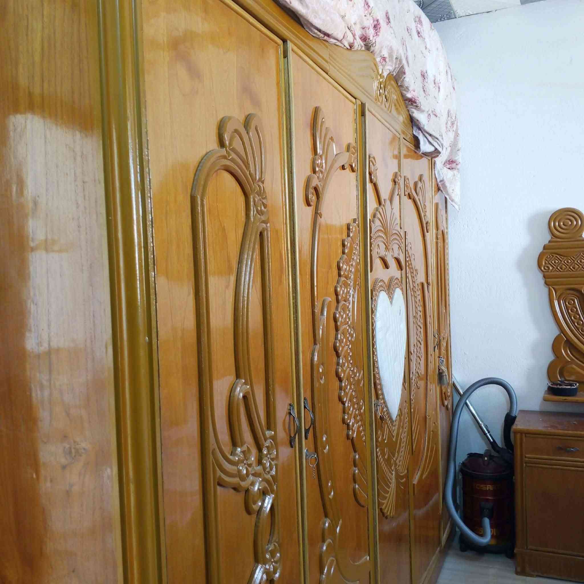السلام عليكم غرفة للبيع صاج تسكام السعر 600 وبيها مجال ***********
