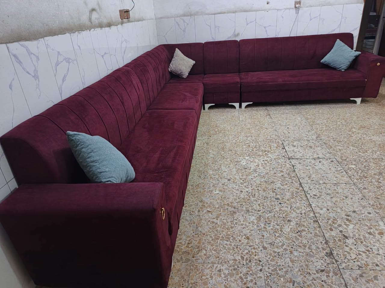 ديوان تكمه • ١٠مقاعد • نظيف