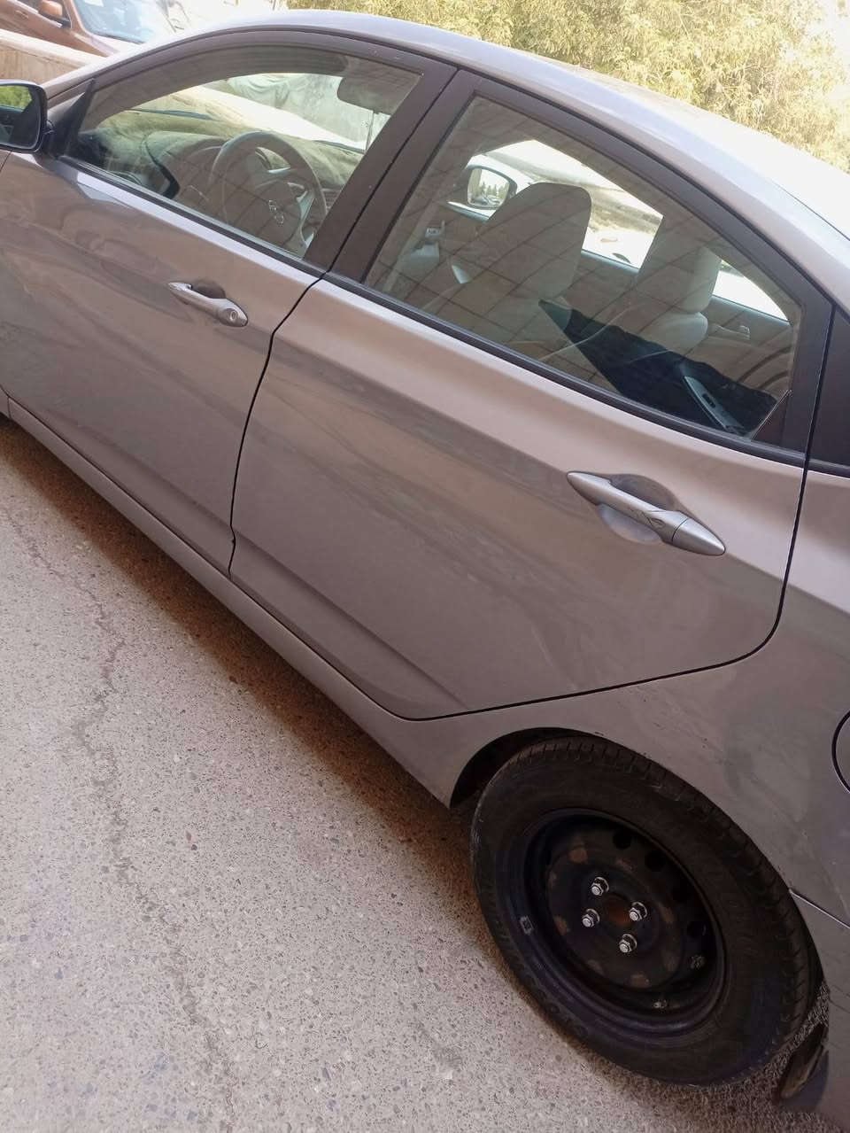 سلام عليكم اكسنت للبيع وأرد امريكي حادثها جاملغ وباب عكس سائق حادثها كلش حلو بدون إرباك نص مواصفات ماشيه 113 سياره خير من الله جاهزه مناقصها شي صوره الحادث داخل المنشور
مكان سياره بغداد الدوره
السعر 100 دفتر وبيها مجال 
رقم تلفون
***********
