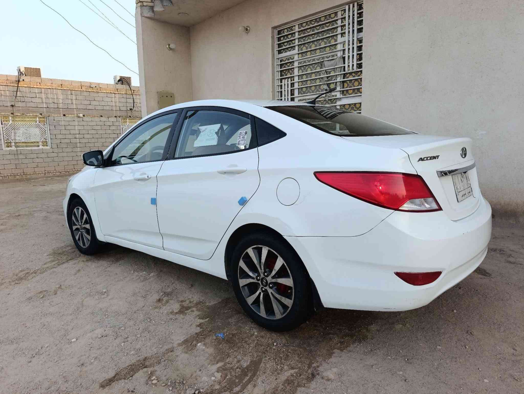 اكسنت 2016 رقم بصره حره تحويل ثاني يوم وارد خليجي مكفولة من الضربه والتبديل والصبغ فول مواصفات 1/1 فتحه سقف كهربائيه شاشه كامره ويلكب كروم عدد 5 تحكم استيرن اشاير بل مرايه حساسات أمامية وخلفية وباقي المواصفات المعروفه السياره جاهزه وجديده محرك 1600 مكينه كير حداديه تبريد مكفولات السعر 93 وبيها مجال للشراي للاستفسار الاتصال على الرقم *********** مكاني ناصريه
