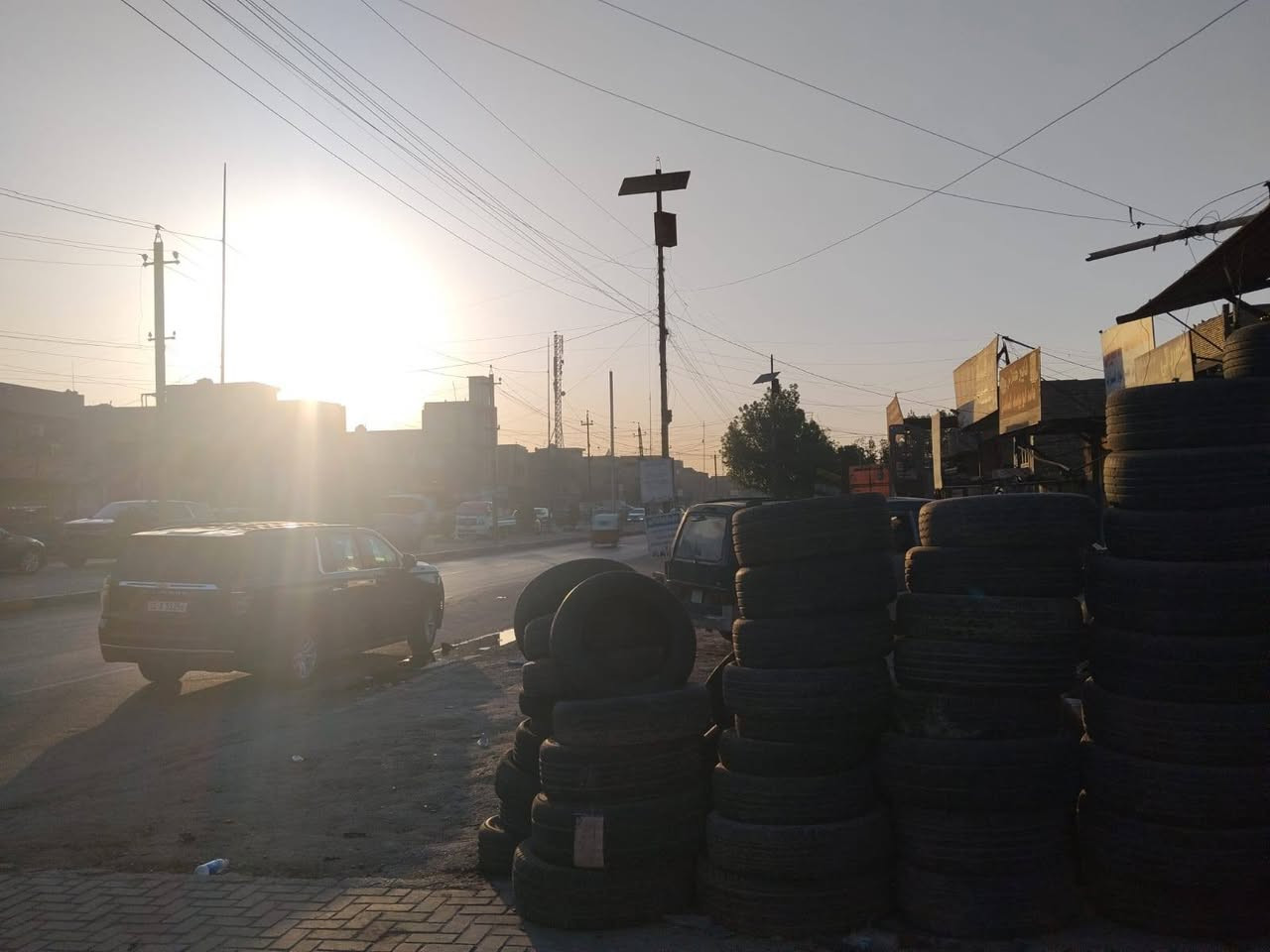 سلام عليكم بيت ومحل المساحة ١٢٠ متر   البيع مجر حالين بل ٣٠٠ قطاع ٨٠ مقابل ٧٩ مدينة الصدر ***********
