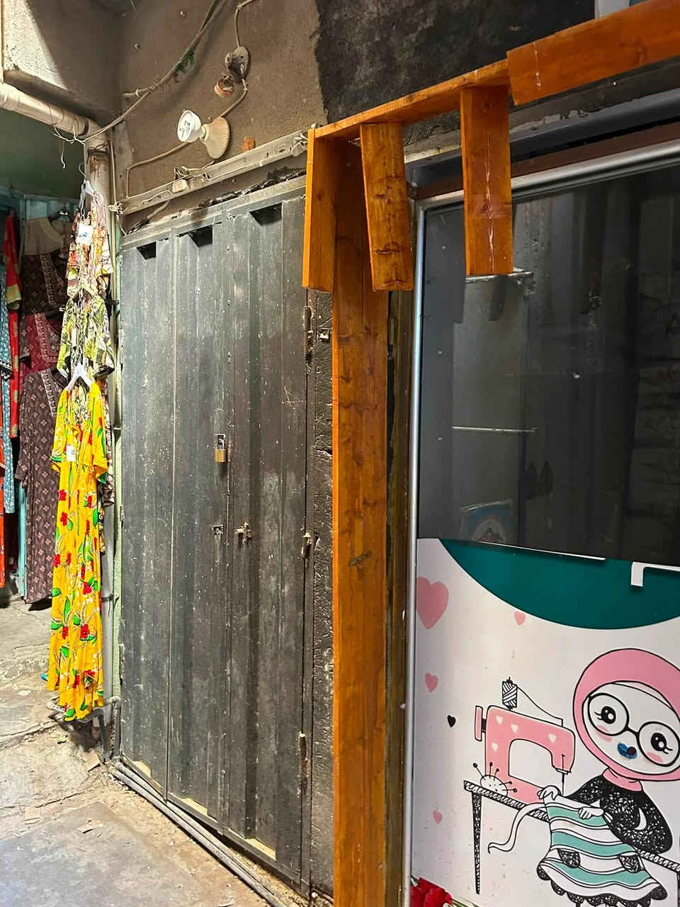 🏠 عقار للبيع – فرصة استثمارية مميزة
للبيع عمارة تجارية سكنية مكوّنة من:
🔹 3 محلات تجارية في الطابق الأرضي
🔹 شقة سكنية في الطابق الثاني
🔹 العقار مناسب للسكن والاستثمار، ومصدر دخل من المحلات والشقة.

📍 الموقع: [شارع باتة الفرع المجاور لمختبر الركابي الجديد ]
📐 المساحة: [54]
💰 السعر: [المتر 6 ملايين]
📞 للاستفسار والتواصل: [***********] التواصل واتساب
