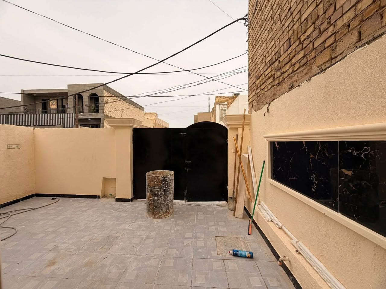 🛑 دار سكني  للبيع 🛑 
المنطقة : الديوانية حي الفرات  🚩 
اقرب نقطه ؛خلف شركه حمرابي🏛️
المساحه : 128متر

    
الطابق الاول🛑 غرفة وصالة واستقبال ومطبخ  وصحيات  
الطابق الثاني؛ غرفه وصاله 
للاستفسار 
     مراجعة مكتب رسول الوزني للعقار  
الديوانية . حي الحضارة بداية شارع اسواق طيبة
 للمعلومات ولمزيد من التفاصيل ⬇️
       مراسلة الصفحة  
      او الاتصال
***********
