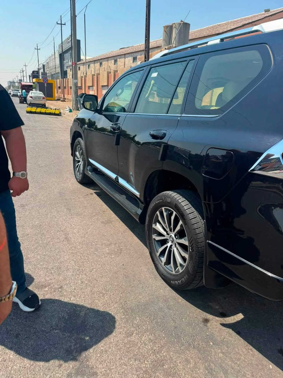 برادو 2022 vx باب اول
بيها جاملغ مبدل وباب سايق معدل بارد
ماشية 102 كيلو

***********
