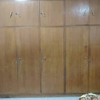 غرفة نوم خشبية • ميز تواليت • نضيفه