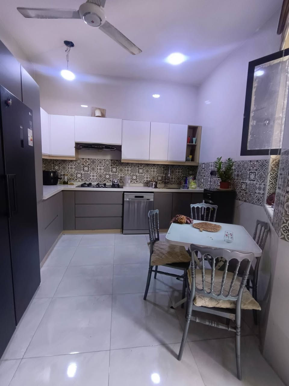 🏡✨ دار طــابــو صــرف ركــن لــلــبــيــع ✨🏡
━━━━━━━━━━━━━━━━━━━━
📍 الــمــوقــع:
بابل – حي البكرلي
خلف جامع سلمان المحمدي
━━━━━━━━━━━━━━━━━━━━
📐 الــمــســاحــة: 120 متر
📜 نــوع الــســنــد: طابو صرف
━━━━━━━━━━━━━━━━━━━━
🏠 تــفــاصــيــل الــدار:
• غرفة نوم عدد (1)
• استقبال
• هول
• مطبخ
• مجموعة صحية معزولة
━━━━━━━━━━━━━━━━━━━━━
🏦 مــطــلــوب لــلإســكــان
💰 السعر: 150 مليون دينار
✅ يُخصم مبلغ (40 مليون دينار) من سعر العقار عند الشراء عن طريق الإسكان.
━━━━━━━━━━━━━━━━━━━━━
📞 لــلــاســتــفــســار والــاتــصــال
🏢 مــكــتــب عــقــارات أبــراج بــابــل
• ***********
• ***********
📍 عــنــوان الــمــكــتــب:
بابل – حي الجزائر – مقابل الجسر الدولي
قرب مطعم البستان
━━━━━━━━━━━━━━━━━━━━━━
