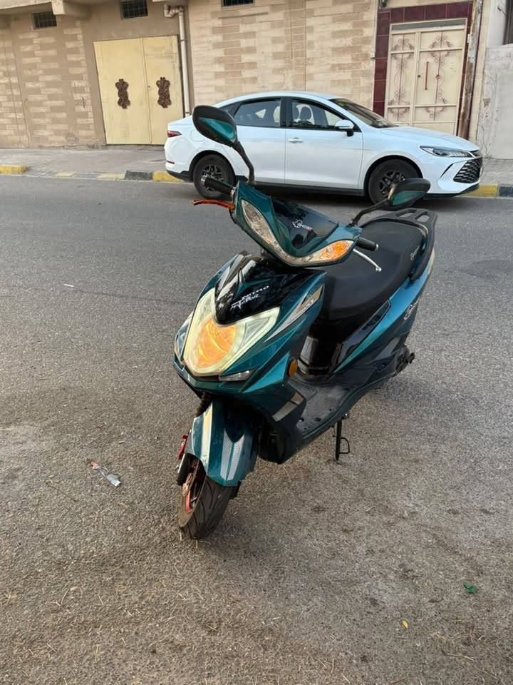سلام عليكم دراجه سكنس لل بيع موديل 2024 دراجه كفاله عامه ما ماشيه   ما ماشيه فقط  ب بيت  بطارية جديده كلج ادامه كامله قايش جديد فقط اصعد او سوق فقط جام دشبول مكسور سعر 500 مراسله واتساب فقط عنوان نهاية شارع القدس من طرف جسر ساحة الاحتفالات ***********
