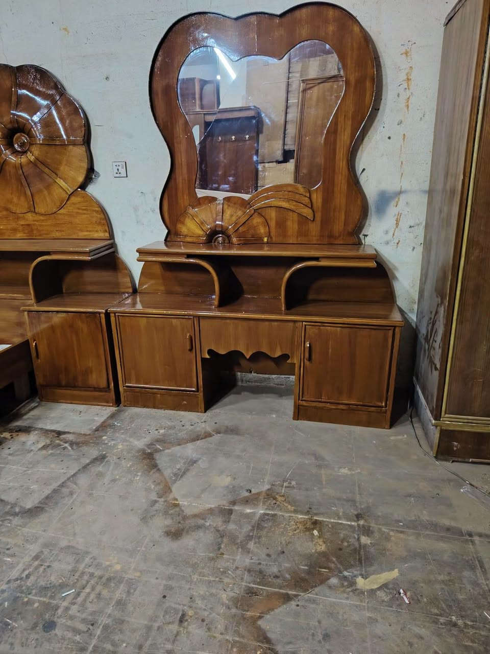 غرفة نجارة سعره 600وبيه مجال العنوان حلة ابو غرق
