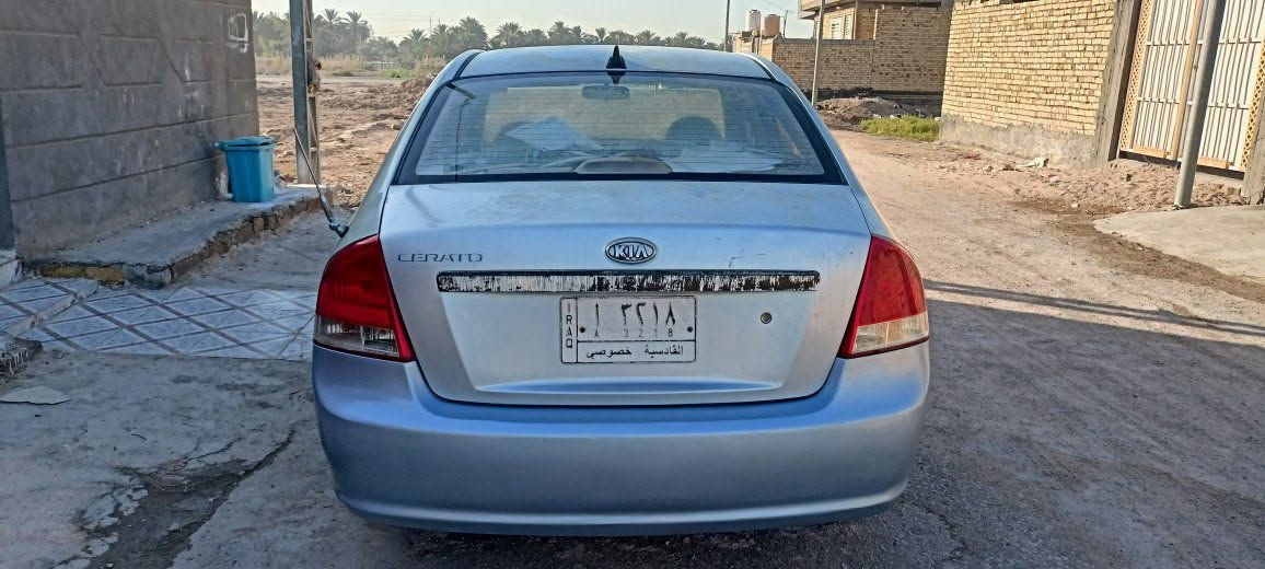 سيراتو ٢٠٠٨ 
بسعر البلاش 
خليجي مكينة ١٦٠٠ دوش دكشن عالي مكفولة من الفتح التنقيص والتبخير 
بيها ثلاث بيبان تبديل وصبغ الجاملغات الخلفية طبعا بدون ضربة سوينة الهلالات بيهن خياس وصبغنا الجاملغ بجم كبس 
اكو دحچة بسيطة جدا بالتكمة خلف السايق لا تذكر السيارة واكفة واجت ستوته دعمتها وبدلت بيبانها ولكيت واحد من البيبان طاخ التكمة اني مصورها السيارة حلوة ما ناقصة اي شي حدادية نص عمر 
الرقم قادسية بسمي مكانها بابل السعر ٦٥ وبيها مجال  
***********
