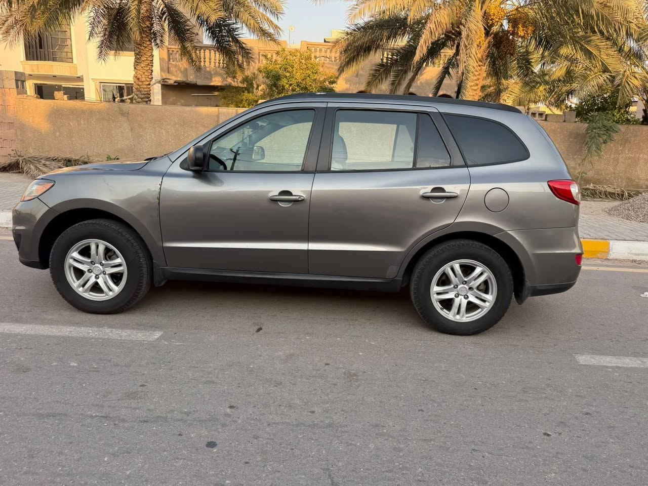تحية طيبة للبيع سنتافية موديل 2012 وارد أمريكي محرك 2400/ دووش يجي محركه/ 5 راكب رقم بغداد مشروع وطني سنويه بسمي جديده/ الضرر 3 قطع صور سونار مرفق بالمنشور شوفهن وتصل رجاء/ بيع فقط/ السعر 114 مكانه واسط  اتصل/ ***********
