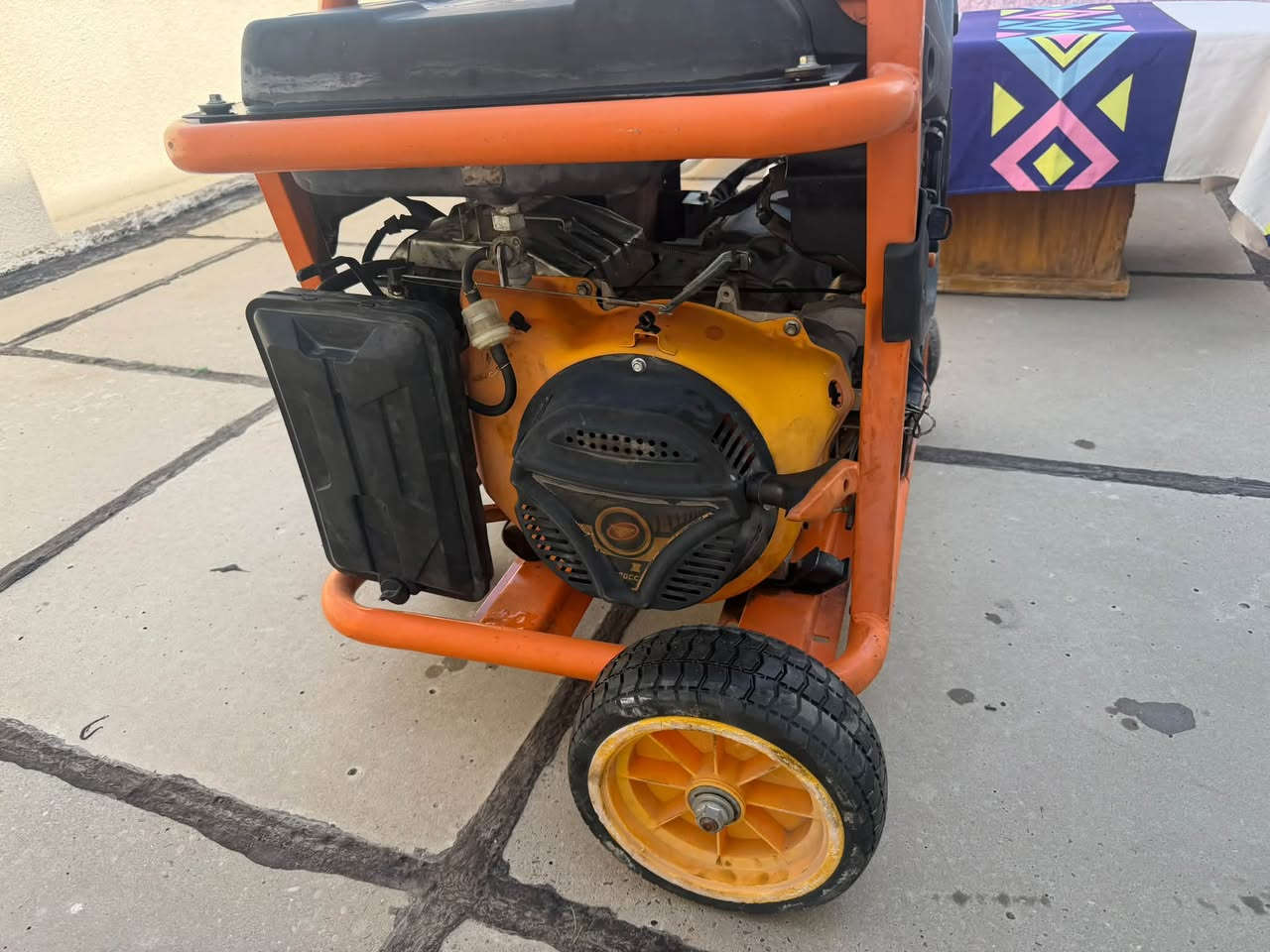 السلام عليكم اخوان مولدة بانزين فيكونتي 5.5 kva أمبير 23 نظافة 90 بالمية سعره 375 الف عنواني بغداد اليرموك ***********
