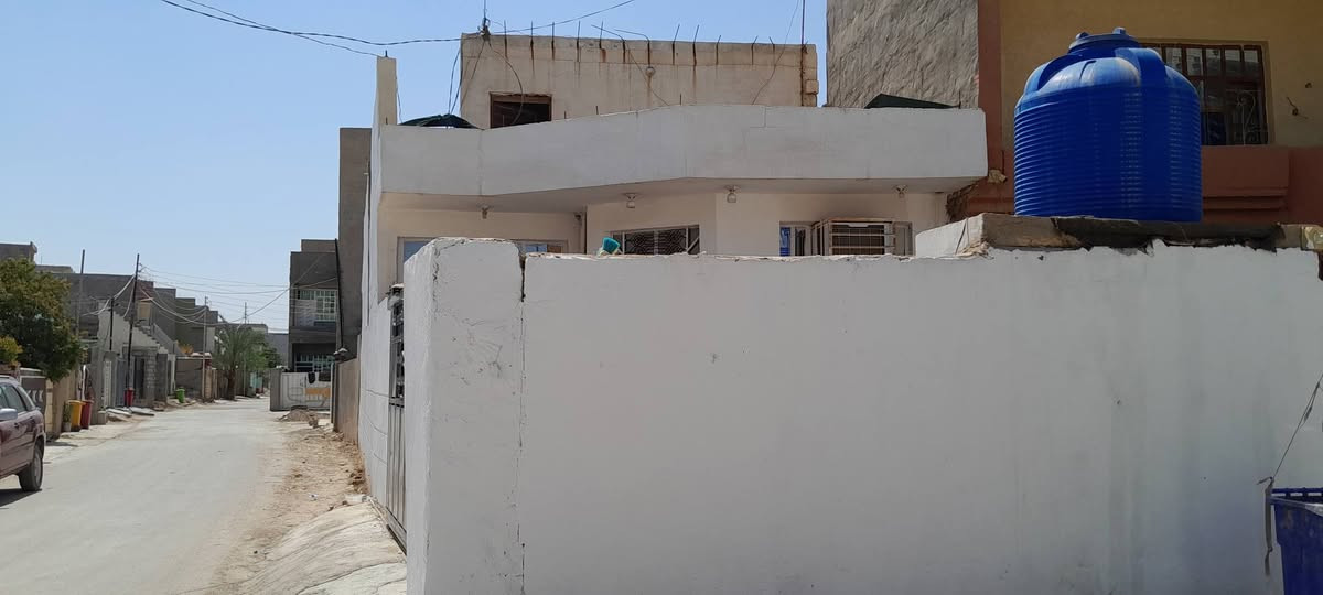بيت للبيع الرحمه خلف دور الاساتذه
المساحه ١٢٠متر
طابو زراعي سند٢٥

غرفتين نوم صاله واستقبال ومطبخ وصحيات

خدمات كامله تبليط وماء ومجاري وكهرباء

السعر 75 وبي مجال

استفسار الاتصال على الرقم

***********

***********
