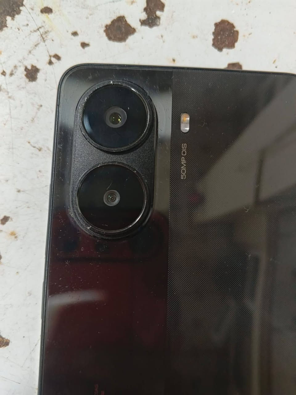 جهاز Poco x7 proالبيع
موصفات جهاز:/⚡ المعالج: MediaTek Dimensity 8400-Ultra، بدقة تصنيع 4nm، سرعة تصل إلى 3.25GHz.
🎮 للألعاب: أداء قوي جدًا، ويدعم تقنيات WildBoost Optimization 3.0.
🖥️ الشاشة: AMOLED حجم 6.67 إنچ، دقة 1.5K ‏(2712×1220)، وتردد 120Hz.
💾 الرام والتخزين: 8/256GB أو 12/256GB أو 12/512GB، وذاكرة LPDDR5X + UFS 4.0.
📸 الكاميرا الخلفية: 50MP مع مثبت بصري OIS + كاميرا واسعة 8MP.
🤳 السيلفي: 20MP.
🎥 الفيديو: يصل إلى 4K/60fps.
🔋 البطارية: 6000mAh.
🚀 الشحن: 90W، والشاحن 90W يأتي ضمن العلبة حسب المواصفات العراقية.
💧 المقاومة: IP68 ضد الغبار والماء.
🔊 الصوت: ستيريو مزدوج + Dolby Atmos.
📡 الاتصال: 5G، Wi-Fi 6، Bluetooth 6.0، NFC.
🤖 النظام: Xiaomi HyperOS 2.
📱 الوزن: تقريبًا 195–198 غرام. �
وبالنسبة لـ PUBG: المعالج والشاشة 120Hz والرام LPDDR5X يخلوه جهاز قوي جدًا للألعاب. 🎮🔥
(عيوب جهاز الشاشه الرئيسيه ❌) فقط. 
وياتي معا الجهاز ملحقاته كامل 
التواصل والاستفسار الاتصال على الرقم التالي 👇
{***********}
